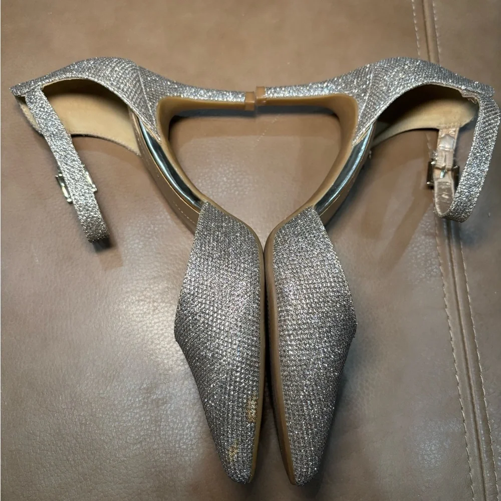 Bandolino Glittering Silver Heels - Picture 7 of 8